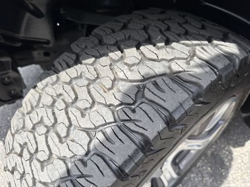 Used 2019 RAM 1500 Laramie AWD/4WD image 10