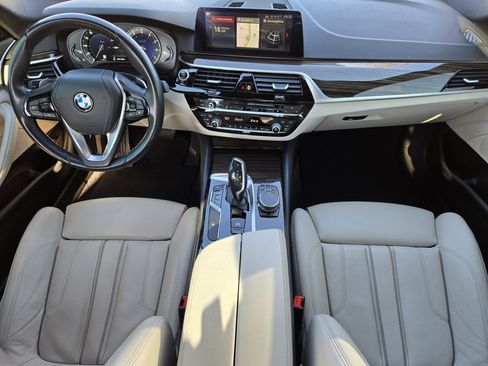 Used 2019 BMW 530i w/ Convenience Package image 32