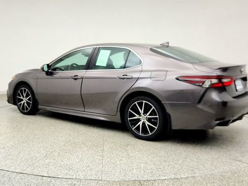 Used 2023 Toyota Camry SE w/ Cold Weather Package AWD/4WD image 7