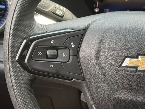 Used 2025 Chevrolet Trax LT FWD image 16