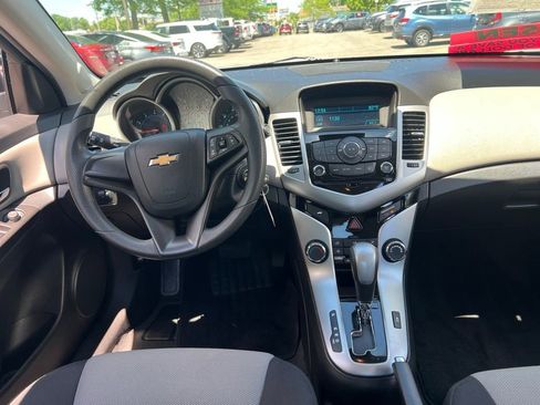 Used 2015 Chevrolet Cruze LS FWD image 15