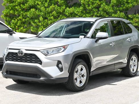 Used 2021 Toyota RAV4 XLE FWD image 1