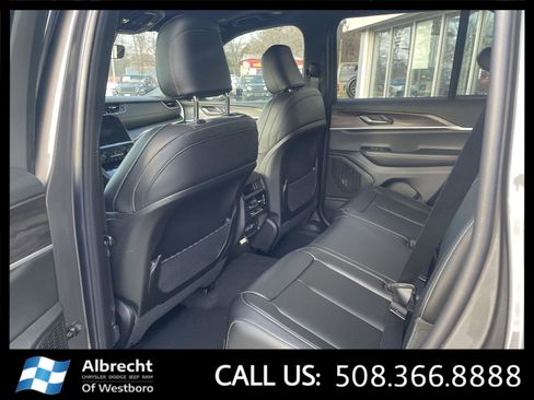 New 2025 Jeep Grand Cherokee Limited image 11