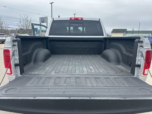 Used 2018 RAM 1500 Laramie w/ Convenience Group AWD/4WD image 32