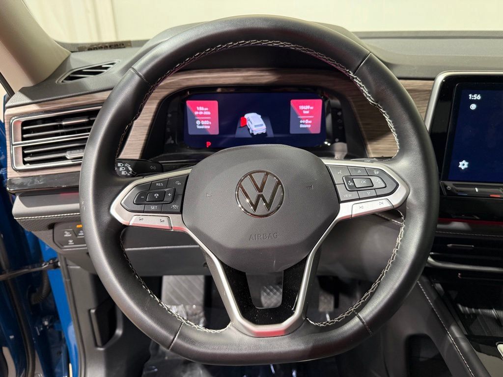Used 2025 Volkswagen Atlas SEL AWD/4WD image 25
