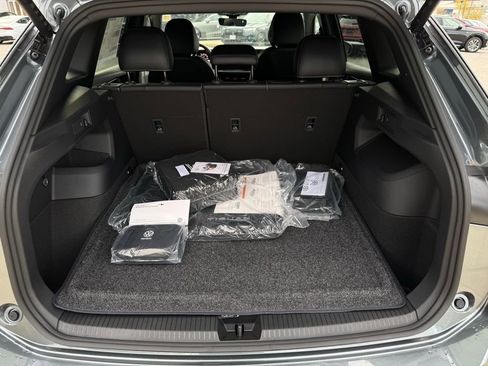 New 2026 Volkswagen Tiguan SE R-Line image 12