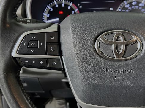 Used 2024 Toyota Highlander XLE image 19