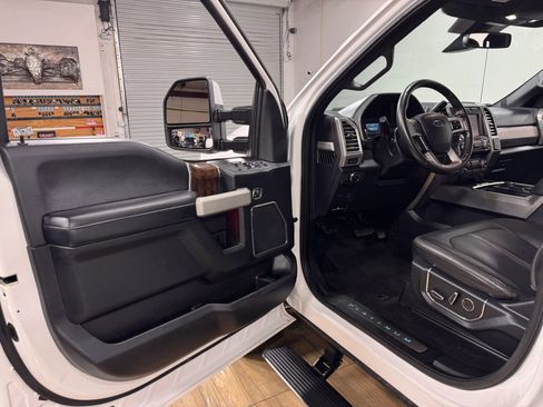 Used 2017 Ford F350 Platinum image 12
