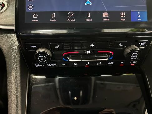 Used 2024 Jeep Grand Cherokee Limited AWD/4WD image 19