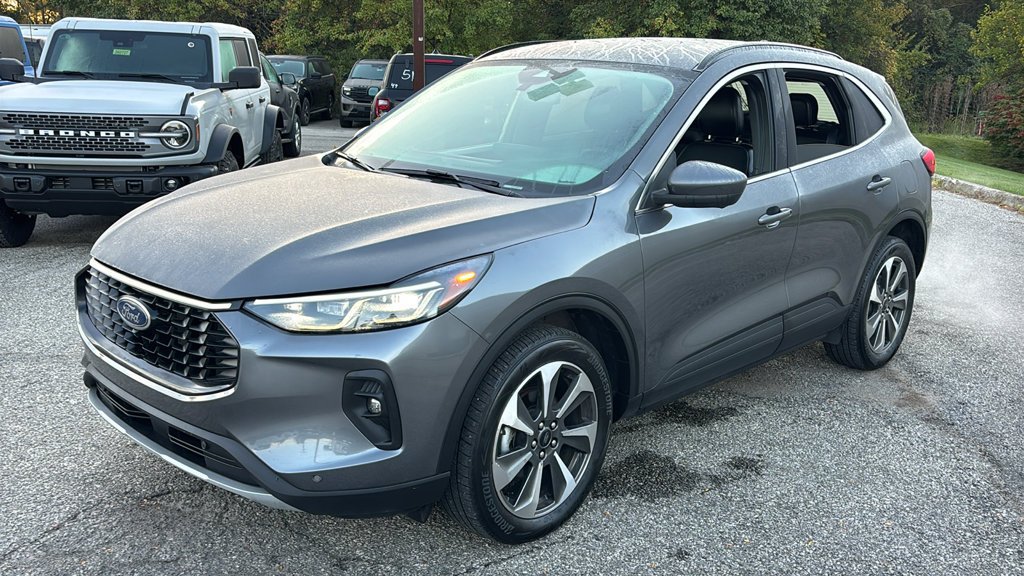 Used 2024 Ford Escape Platinum AWD/4WD image 2