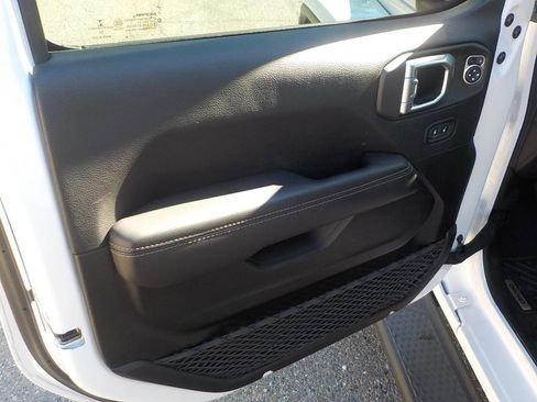 Used 2022 Jeep Gladiator Overland w/ Popular Equipment Package image 15