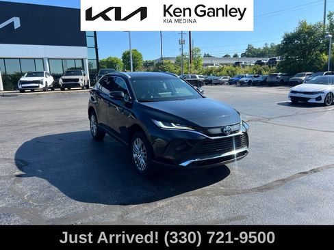 Used 2022 Toyota Venza XLE AWD/4WD image 3