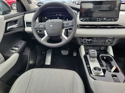 New 2025 Mitsubishi Outlander AWD image 8
