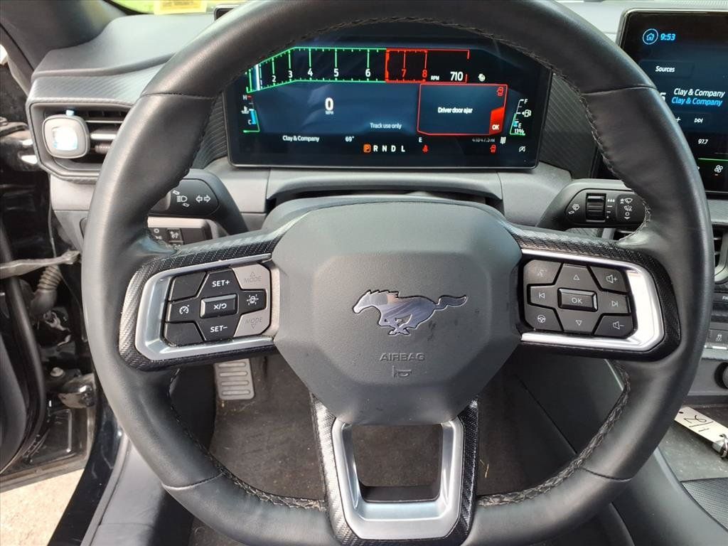 Used 2024 Ford Mustang Convertible RWD image 9
