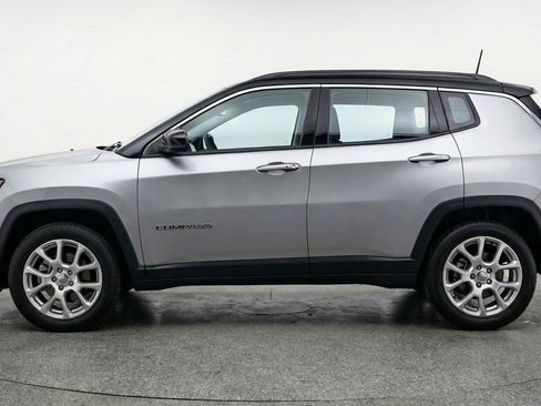 Used 2025 Jeep Compass Limited image 5