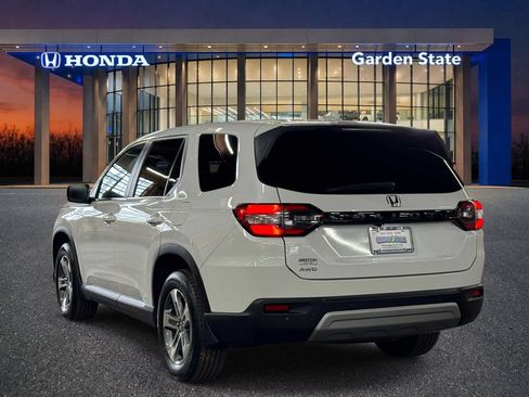 Used 2024 Honda Pilot EX-L image 3