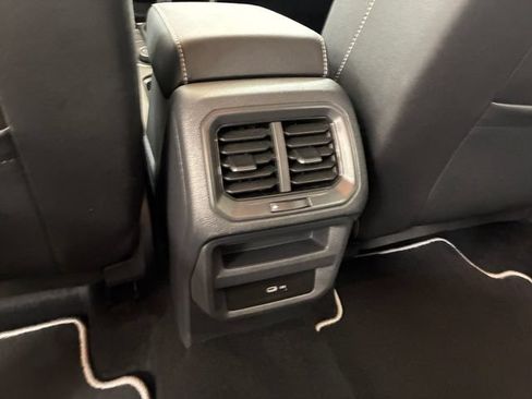 Used 2022 Volkswagen Taos SEL AWD/4WD image 19