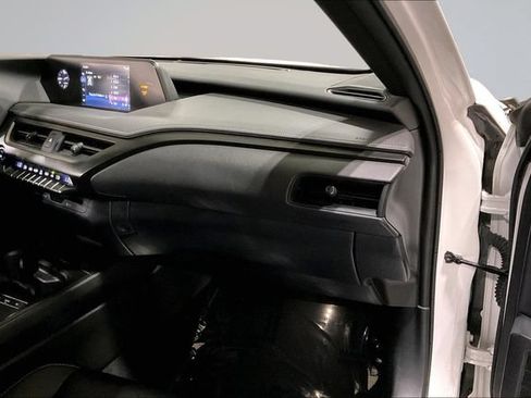 Used 2019 Lexus UX 250h w/ Accessory Package 2 AWD/4WD image 17