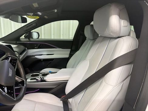 Used 2024 Cadillac Lyriq Luxury RWD image 9