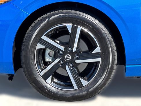 Used 2025 Nissan Sentra SV FWD image 13