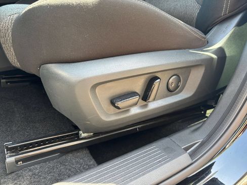 Used 2025 Nissan Rogue SV FWD image 22