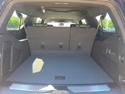 New 2025 Chevrolet Suburban Premier image 25