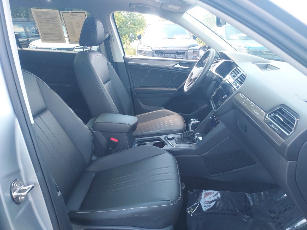 Certified 2023 Volkswagen Tiguan SE w/ Panoramic Sunroof Package AWD/4WD image 34