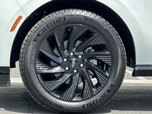 New 2026 Lincoln Navigator Reserve AWD/4WD image 26