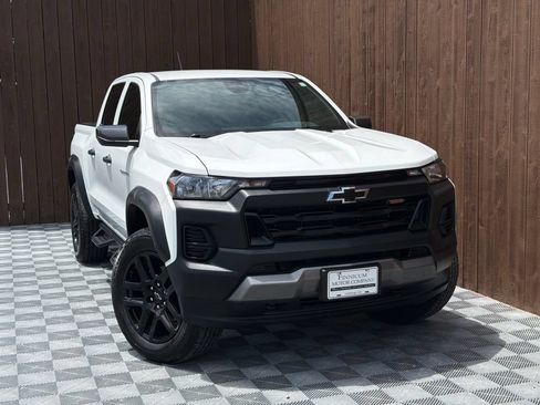 Used 2025 Chevrolet Colorado Trail Boss AWD/4WD image 12