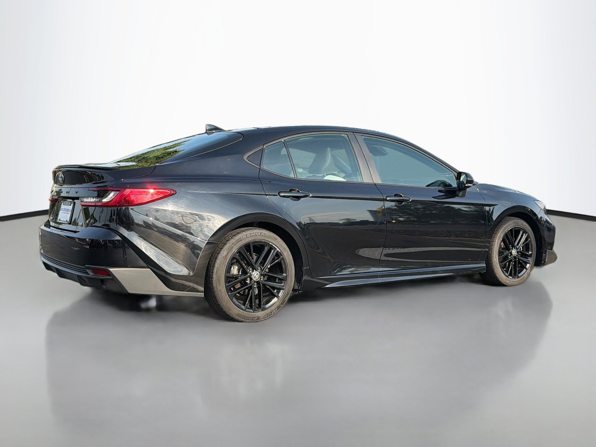Used 2025 Toyota Camry SE FWD image 2
