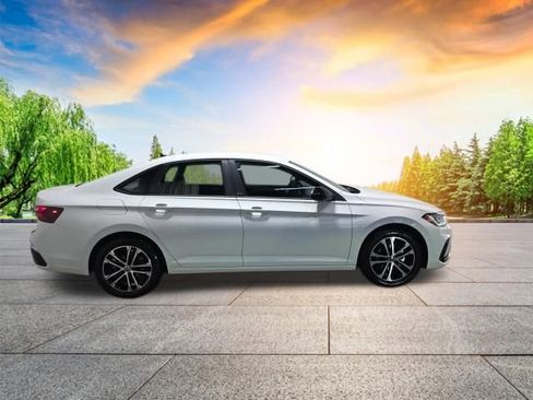 Used 2025 Volkswagen Jetta Sport FWD image 3