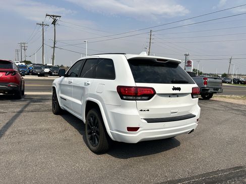 Used 2019 Jeep Grand Cherokee Altitude AWD/4WD image 3
