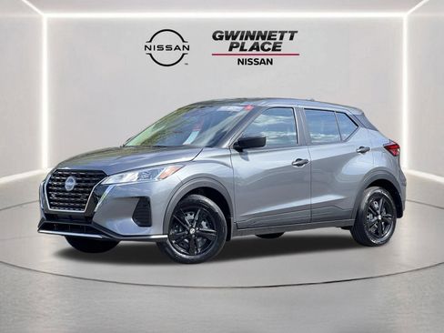 Certified 2025 Nissan Kicks Play S image 1