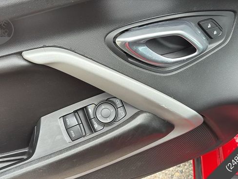 Used 2019 Chevrolet Camaro LT image 7