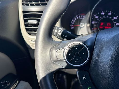Used 2016 Kia Soul + w/ Primo Package FWD image 25