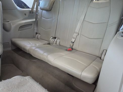 Used 2016 Cadillac Escalade ESV Luxury AWD/4WD image 15