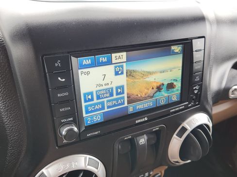 Used 2012 Jeep Wrangler Sahara w/ Dual Top Group AWD/4WD image 20