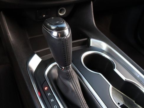 Used 2020 Chevrolet Traverse LT image 25