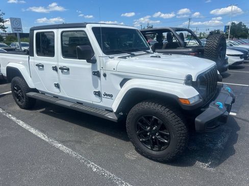 Used 2022 Jeep Gladiator Sport AWD/4WD image 12