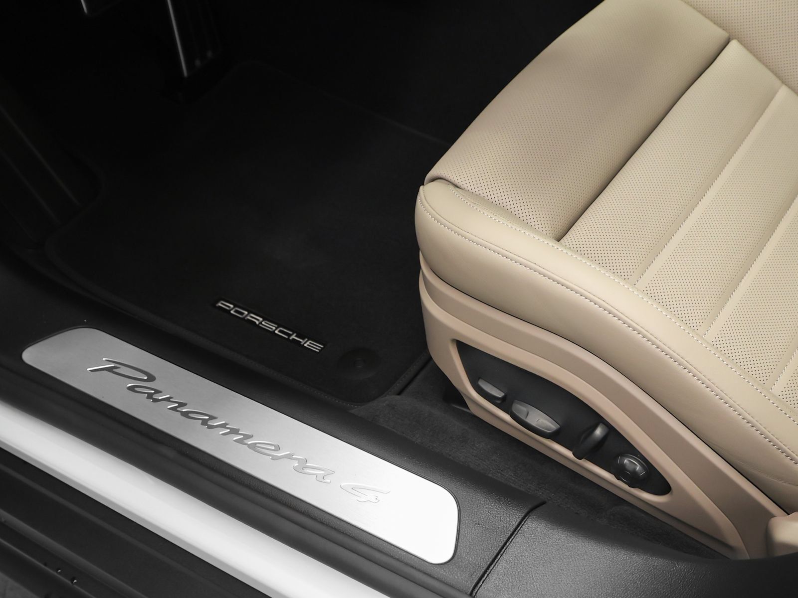 Certified 2026 Porsche Panamera 4 AWD/4WD image 30