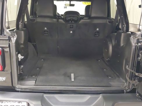 Used 2019 Jeep Wrangler Unlimited Sahara w/ Quick Order Package 24M Moab AWD/4WD image 26