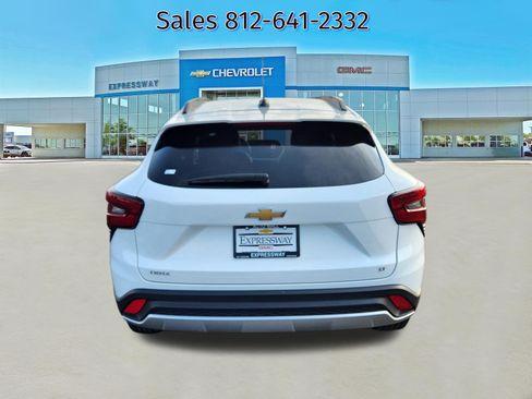 Used 2025 Chevrolet Trax LT image 6