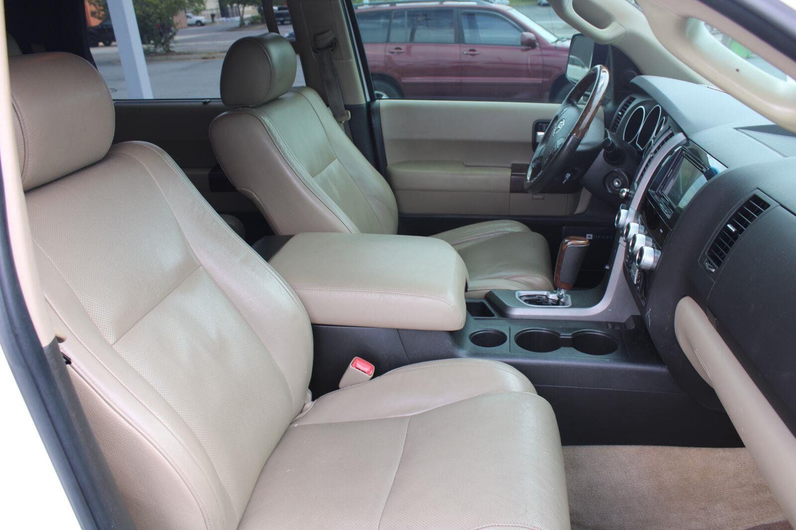 Used 2010 Toyota Sequoia Platinum AWD/4WD image 4