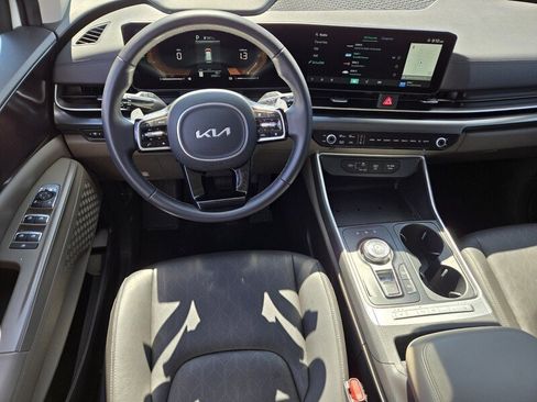 Certified 2025 Kia Carnival LXS FWD image 13