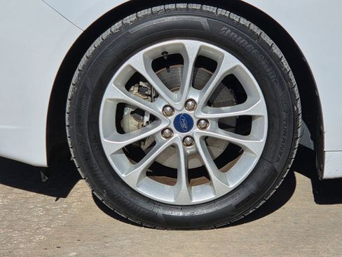 Used 2019 Ford Fusion SE image 24