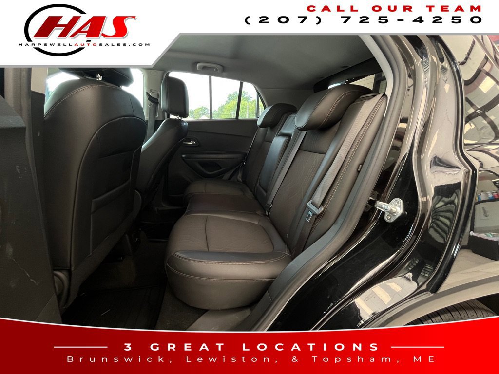 Used 2022 Chevrolet Trax LT w/ Midnight Edition AWD/4WD image 13