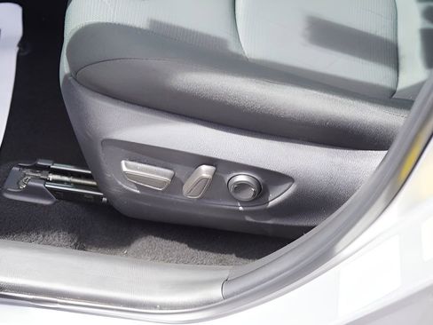 Used 2025 Toyota RAV4 XLE image 17