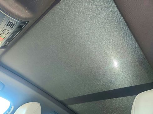 Used 2021 Volkswagen Tiguan SE R-Line image 18