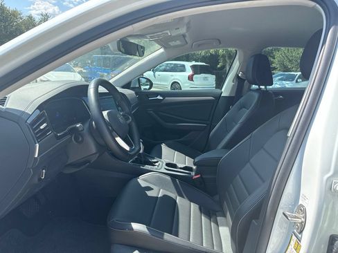 Used 2024 Volkswagen Jetta SE FWD image 15