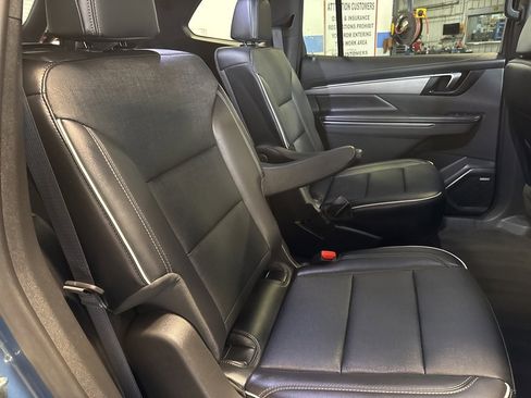 Used 2025 Buick Enclave Preferred image 31